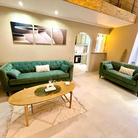 Spacious Loft, Duplex, Old Town, 3 Bedrooms - Easy Check-in Ницца